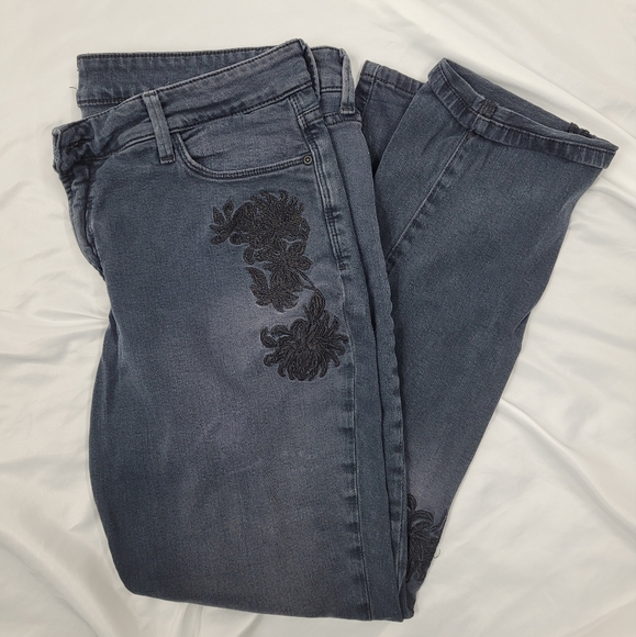 Relaxed Boyfriend Fit Jessica Jeans - Picture 3 of 4